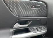 Mercedes-Benz GLA 12