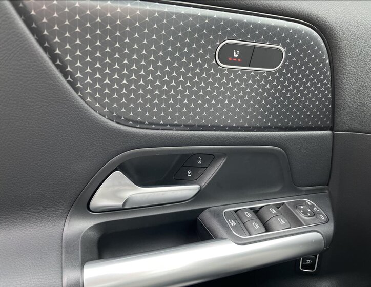 Mercedes-Benz GLA 12