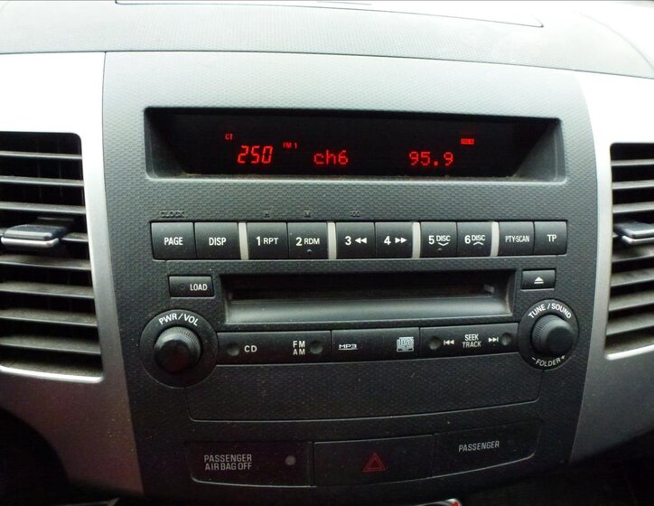 Mitsubishi Outlander SUV / Terénní 2,0 l 103 kw