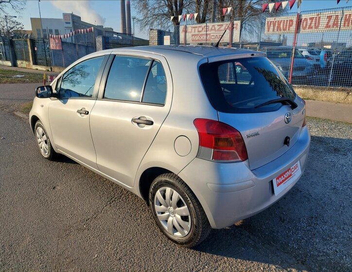 Toyota Yaris Hatchback 998,0 50 kw