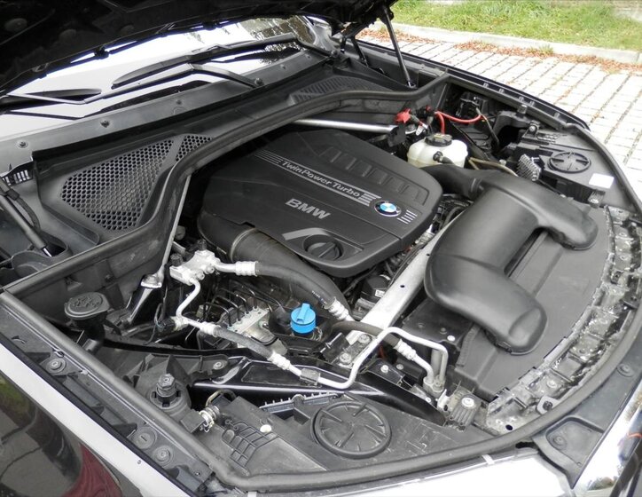 BMW X5 Kombi 3,0 l 190 kw