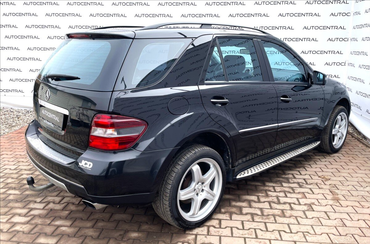 Mercedes-Benz Třídy M SUV / Terénní 3,5 l 200 kw