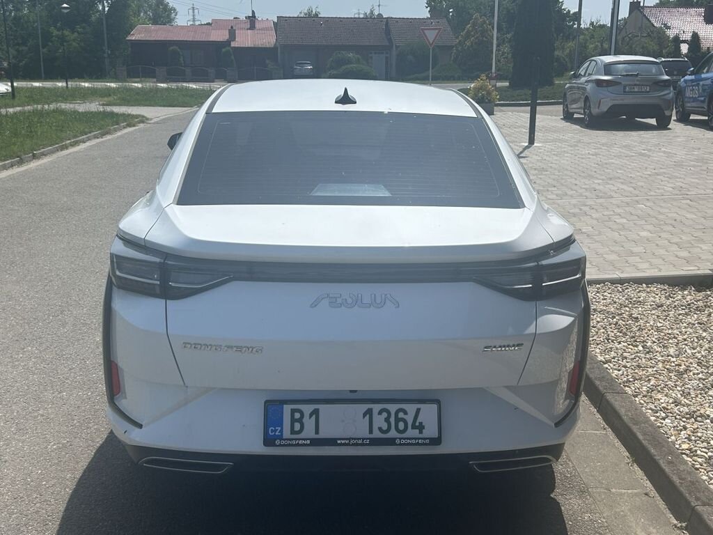 Dongfeng Ostatní Sedan / Limuzína 1,5 l 86 kw