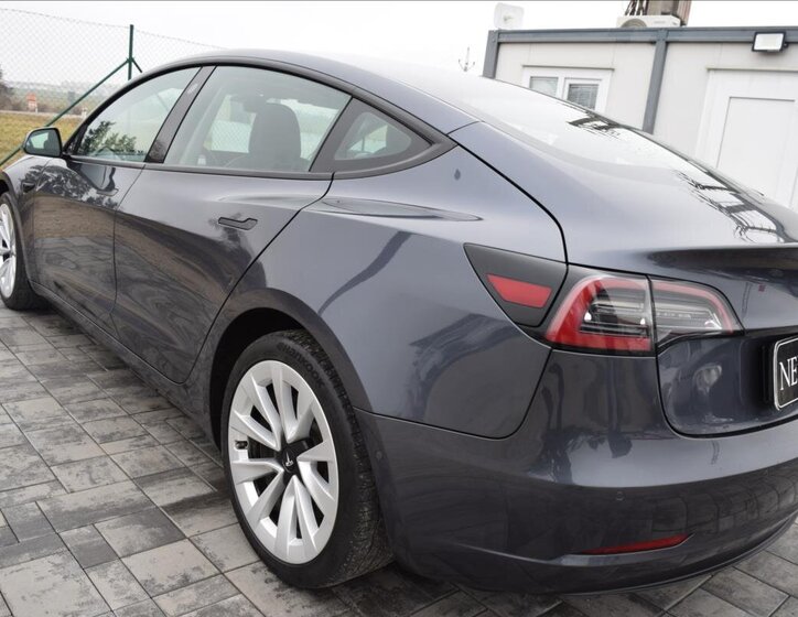 Tesla Model 3 Sedan 0,0 366 kw