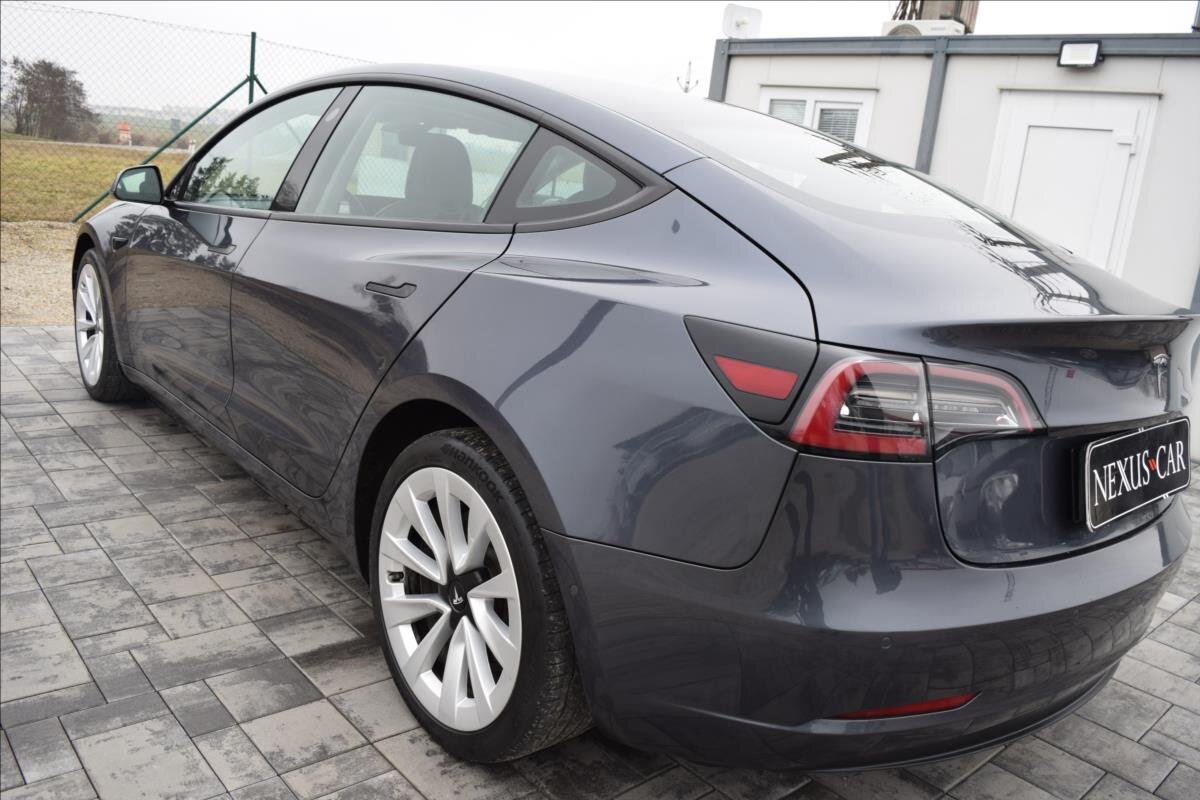 Tesla Model 3 Sedan 0,0 366 kw