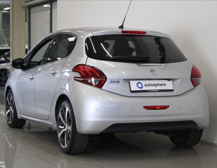 Peugeot 208 Hatchback 1,2 l 81 kw
