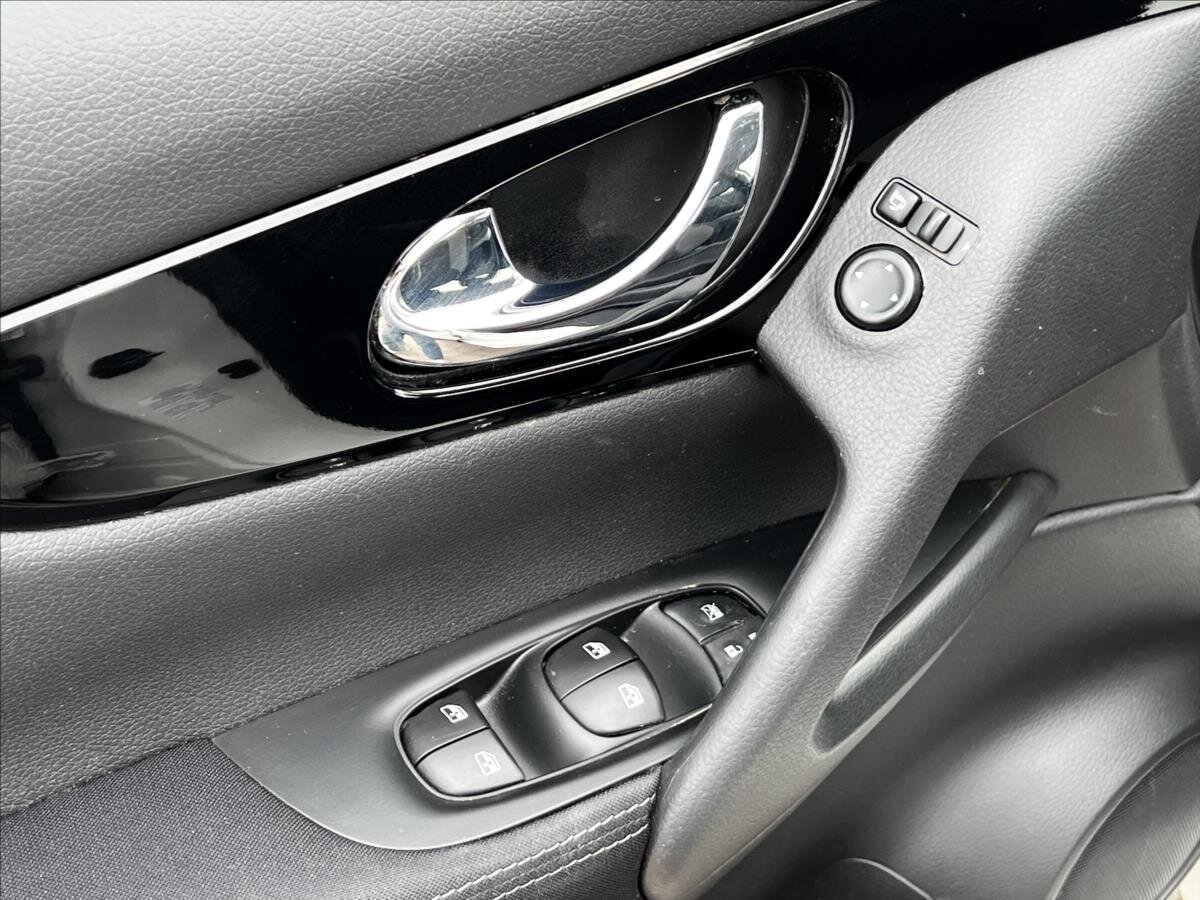 Nissan Qashqai SUV / Terénní 1,3 l 103 kw