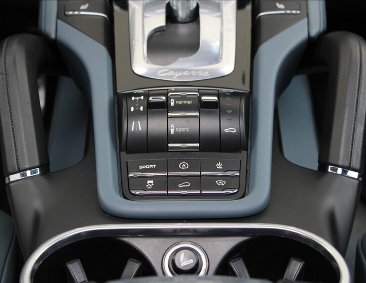 Porsche Cayenne SUV / Terénní 4,8 l 294 kw