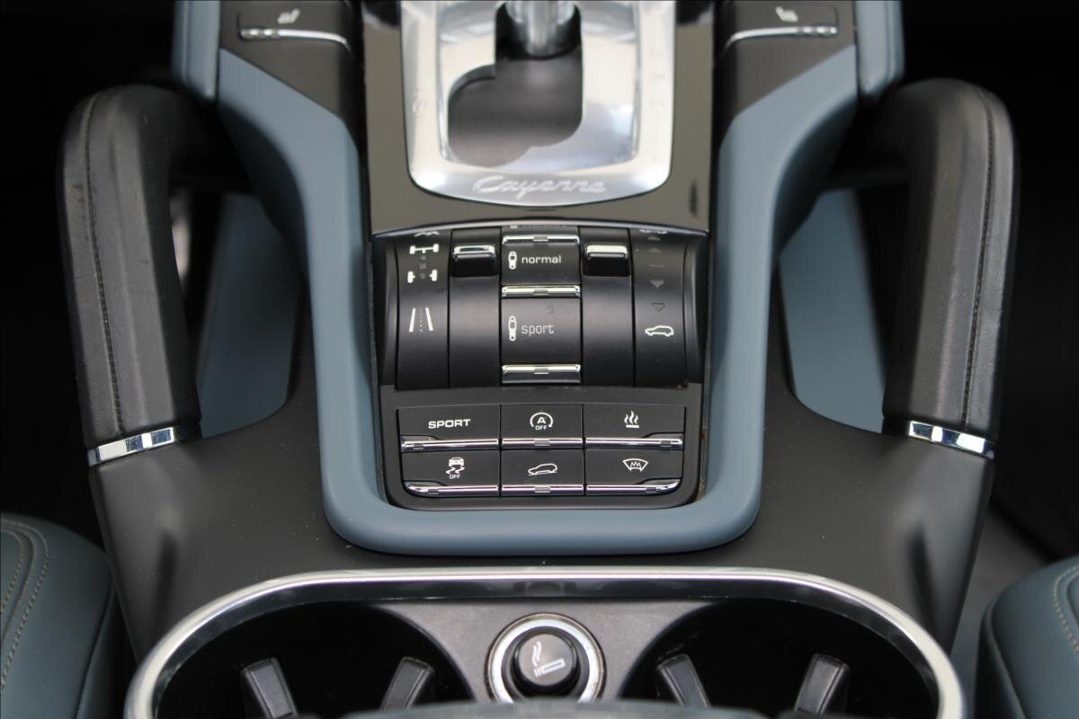 Porsche Cayenne SUV / Terénní 4,8 l 294 kw
