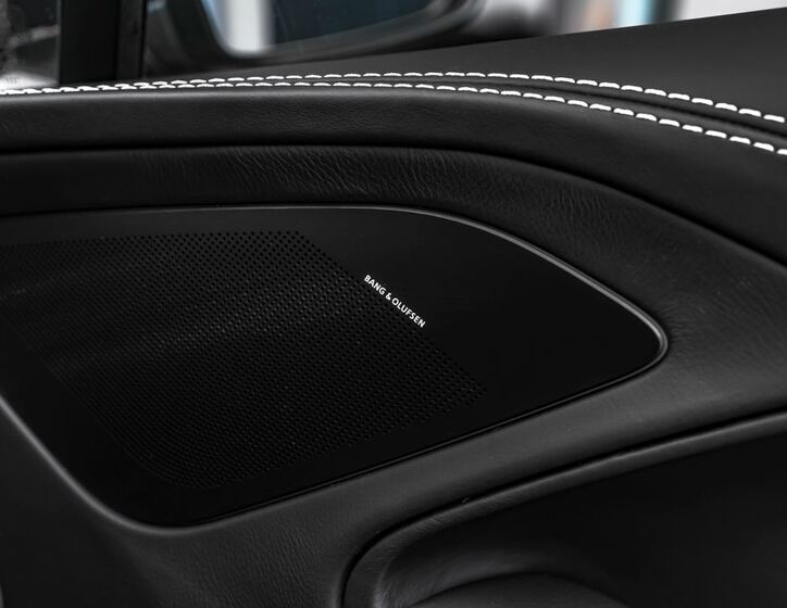 Aston Martin Vanquish 28