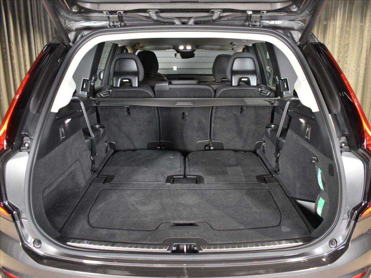 Volvo XC90 SUV / Terénní 2,0 l 228 kw