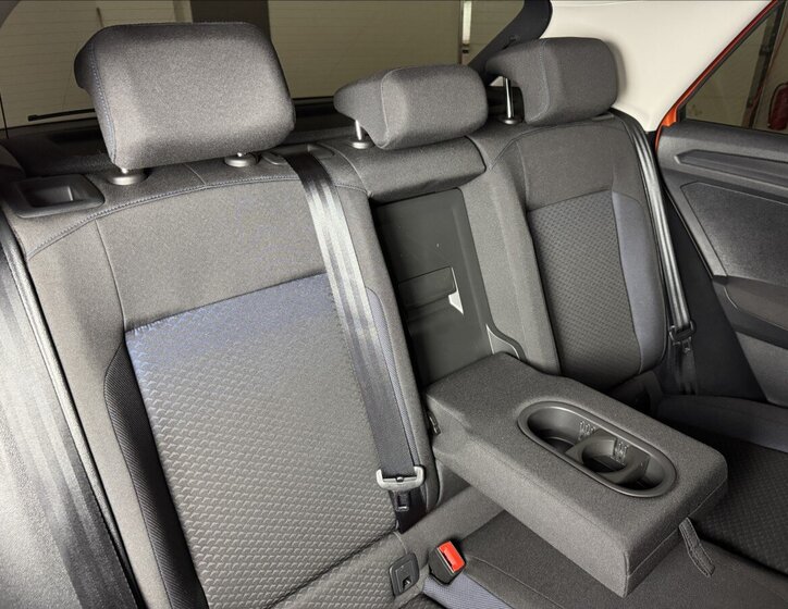 Volkswagen T-Roc SUV / Terénní 1,5 l 110 kw