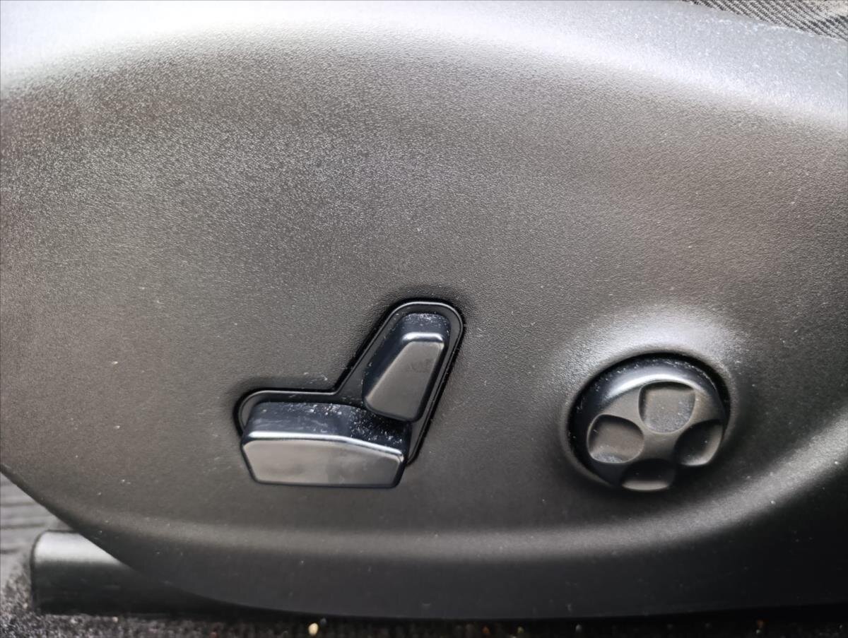 Jeep Cherokee SUV / Terénní 3,2 l 200 kw