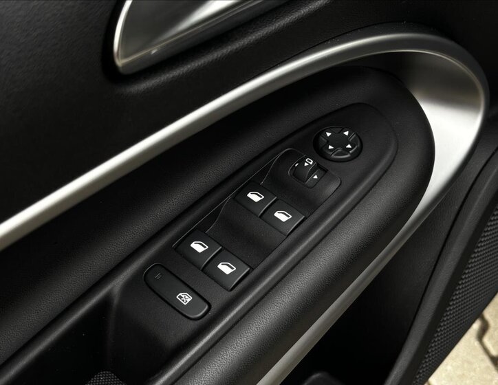 Jeep Avenger SUV / Terénní 1,2 l 74 kw