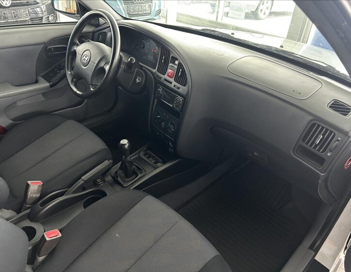 Hyundai Elantra Liftback 1,6 l 77 kw