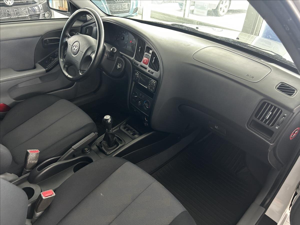 Hyundai Elantra Liftback 1,6 l 77 kw