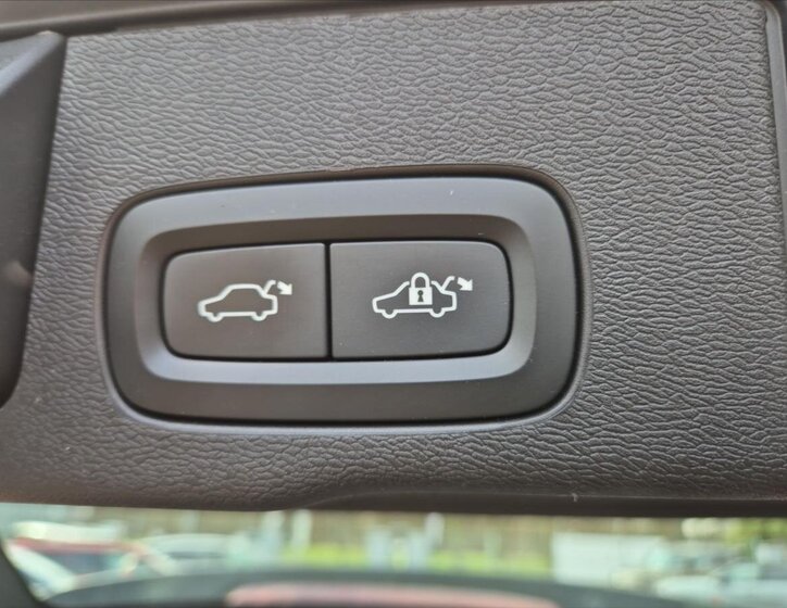 Volvo XC60 SUV / Terénní 2,0 l 145 kw