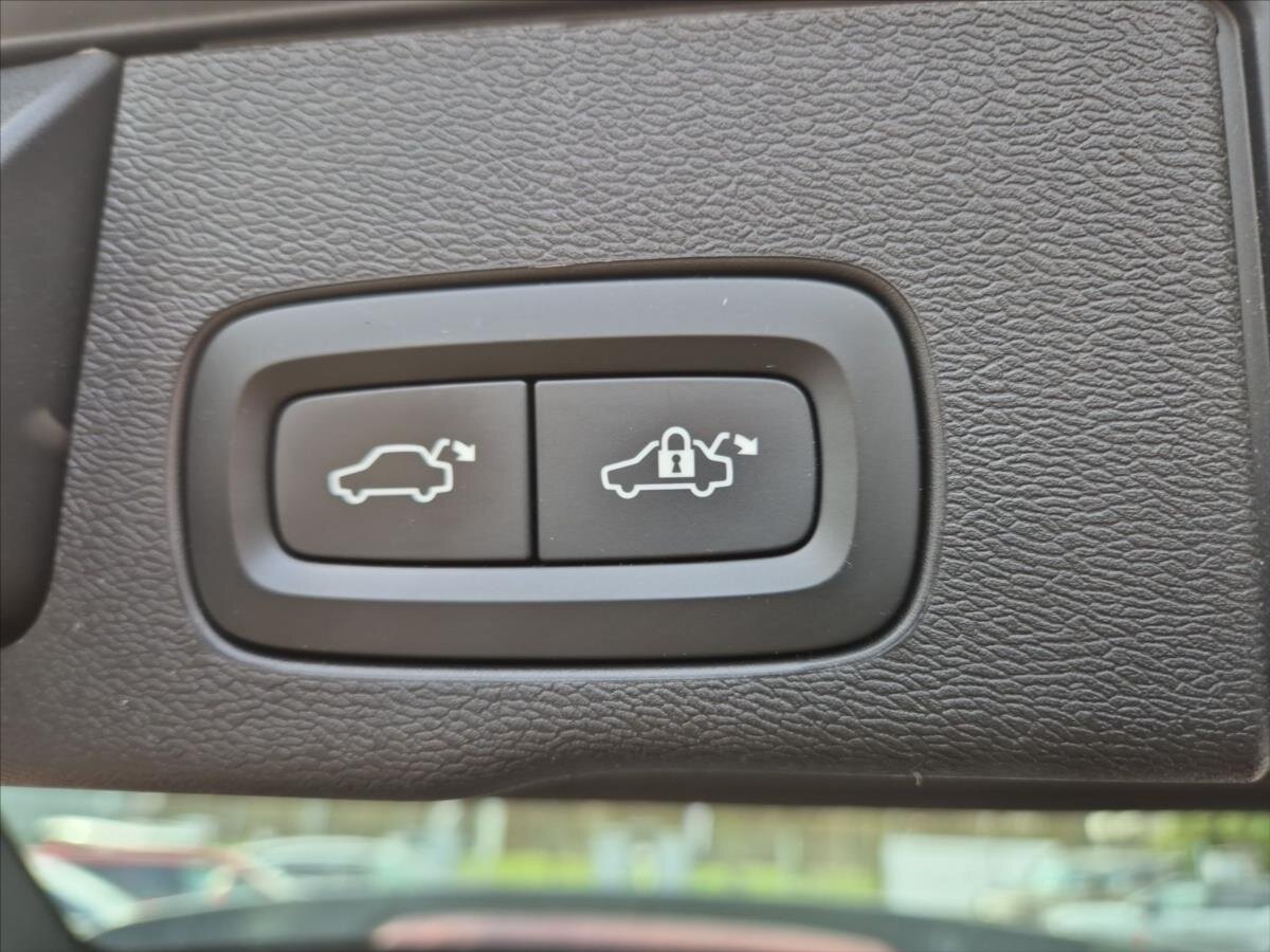 Volvo XC60 SUV / Terénní 2,0 l 145 kw