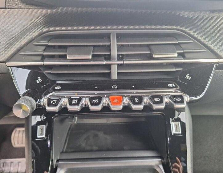 Peugeot 2008 SUV 1,2 l 96 kw