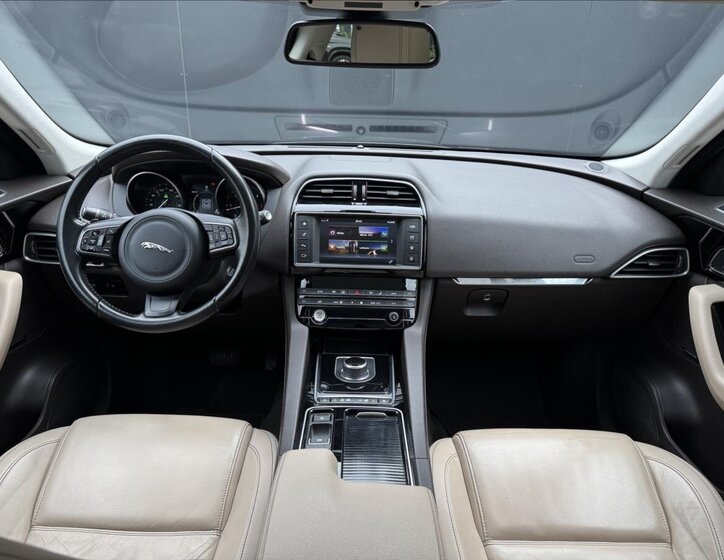 Jaguar F-Pace SUV 3,0 l 221 kw