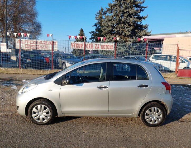 Toyota Yaris Hatchback 998,0 50 kw