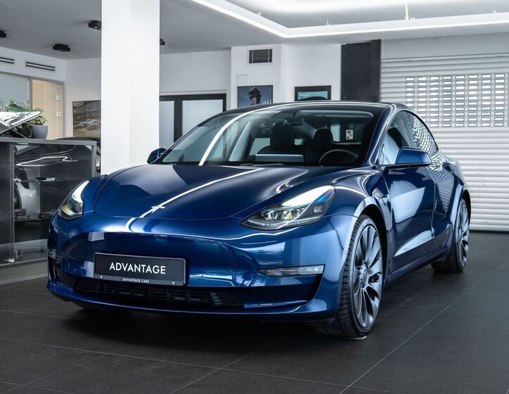 Tesla Model 3 Sedan / Limuzína 0,0 377 kw