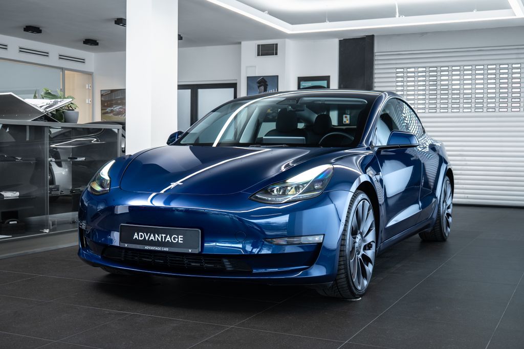 Tesla Model 3 Sedan / Limuzína 0,0 377 kw
