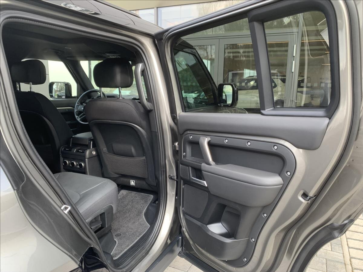 Land Rover Defender SUV 3,0 l 221 kw
