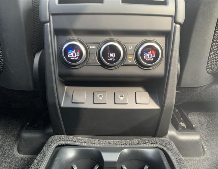 Land Rover Defender SUV 3,0 l 221 kw