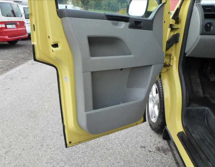 Volkswagen Caravelle 15