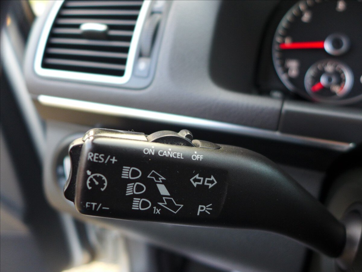 Volkswagen Touran Kombi 1,6 l 77 kw