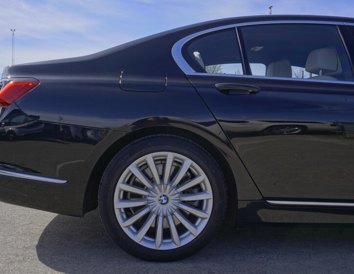 BMW Řada 7 13