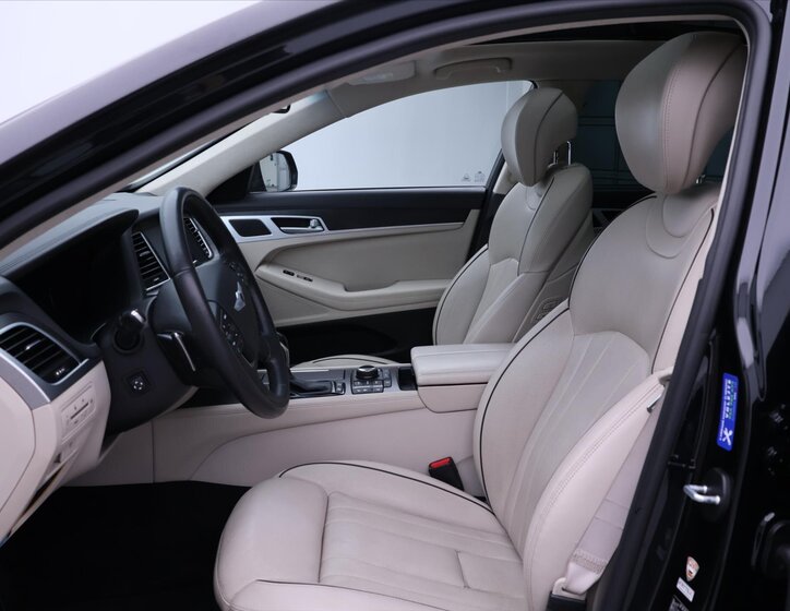 Hyundai Genesis Sedan / Limuzína 3,8 l 232 kw