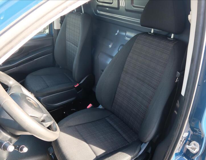 Mercedes-Benz Vito 10