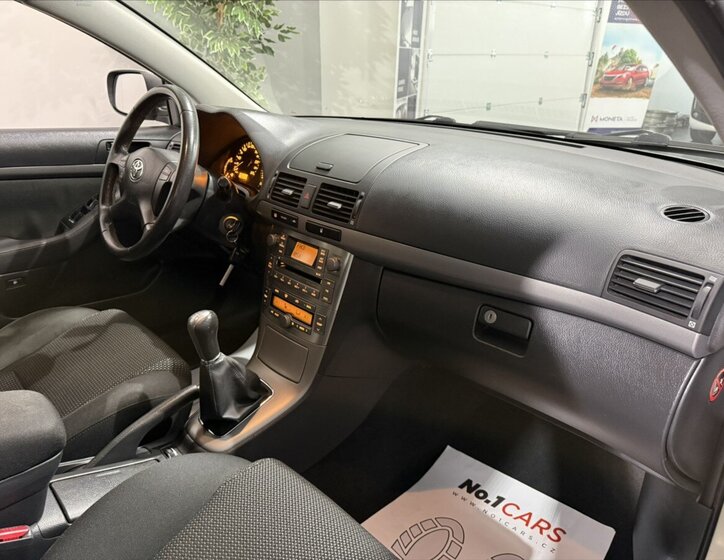 Toyota Avensis Liftback 1,8 l 95 kw