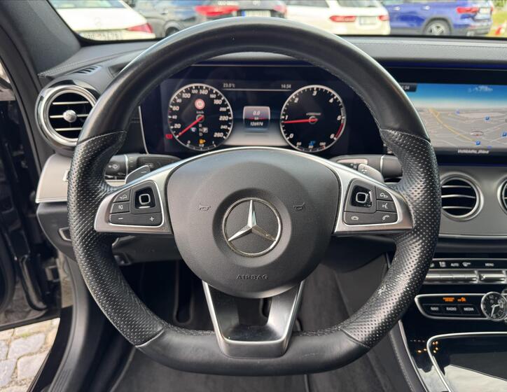 Mercedes-Benz Třídy E 8