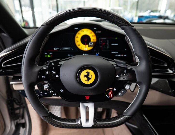Ferrari Ostatní SUV / Terénní 6,5 l 529 kw