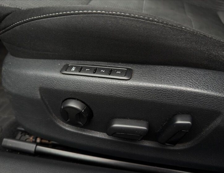 Škoda Superb Sedan / Limuzína 2,0 l 110 kw