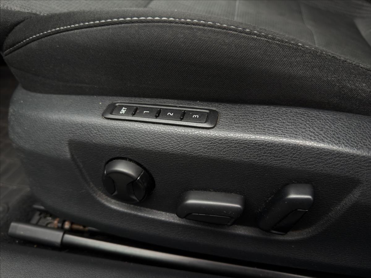 Škoda Superb Sedan / Limuzína 2,0 l 110 kw