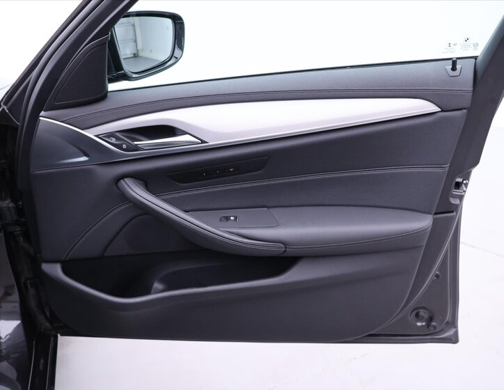 BMW Řada 5 Sedan / Limuzína 2,0 l 135 kw