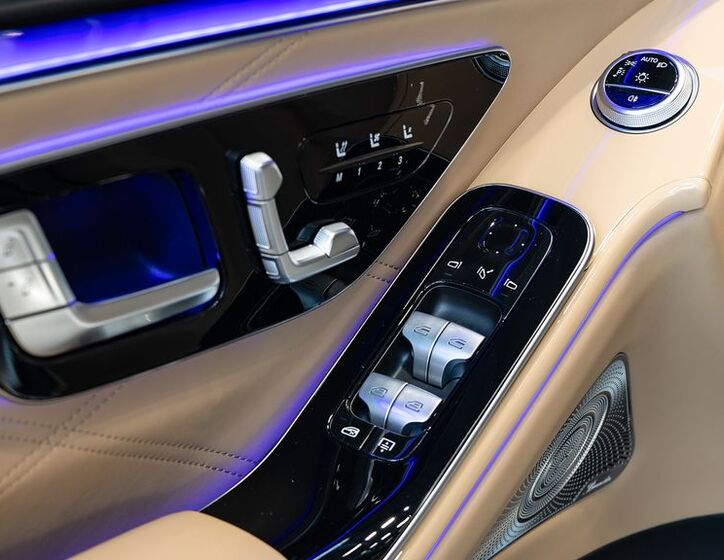 Mercedes-Benz Ostatní 32