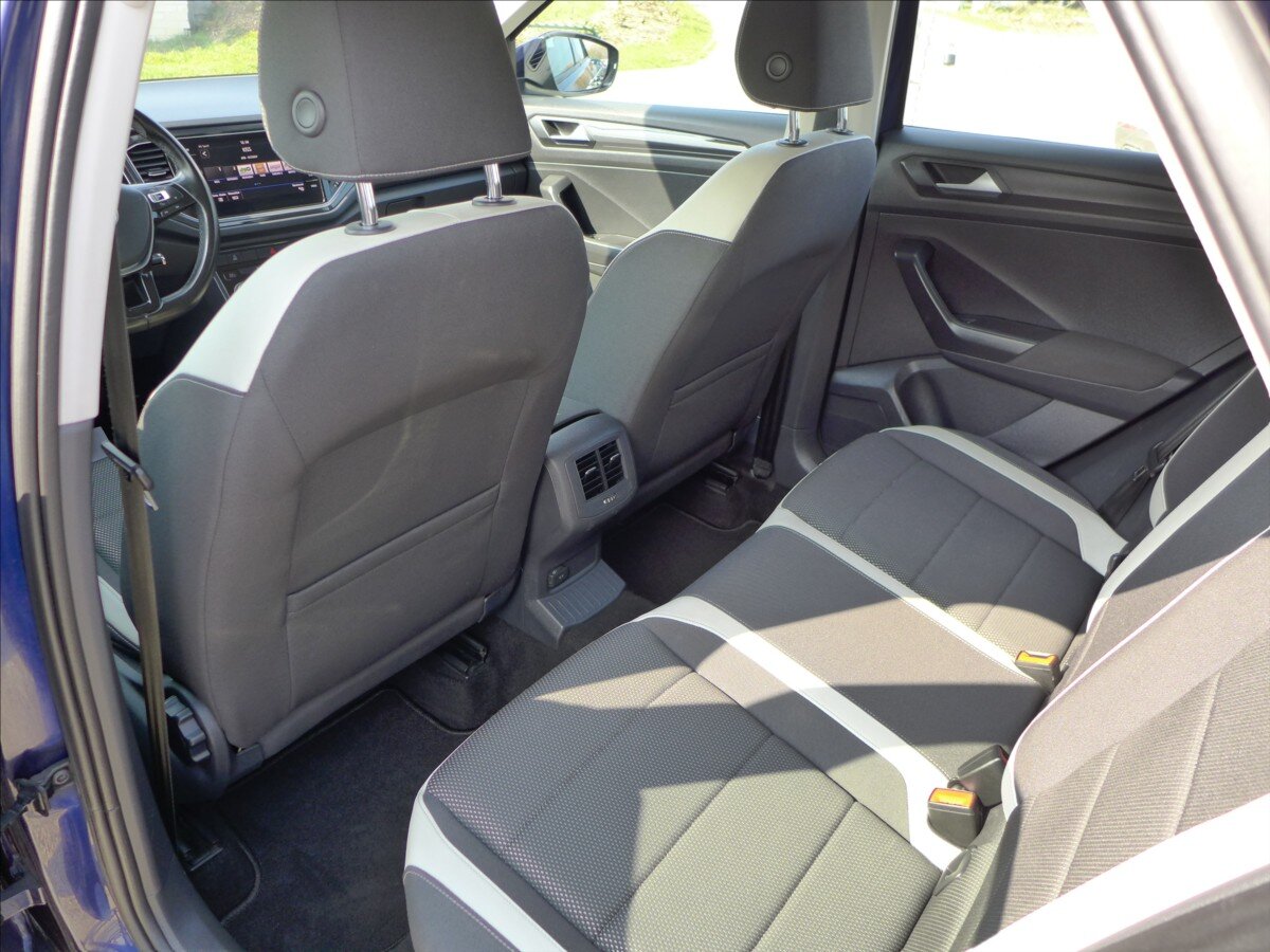 Volkswagen T-Roc SUV / Terénní 2,0 l 110 kw