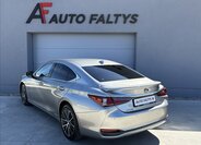 Lexus ES 300h Sedan / Limuzína 2,5 l 131 kw