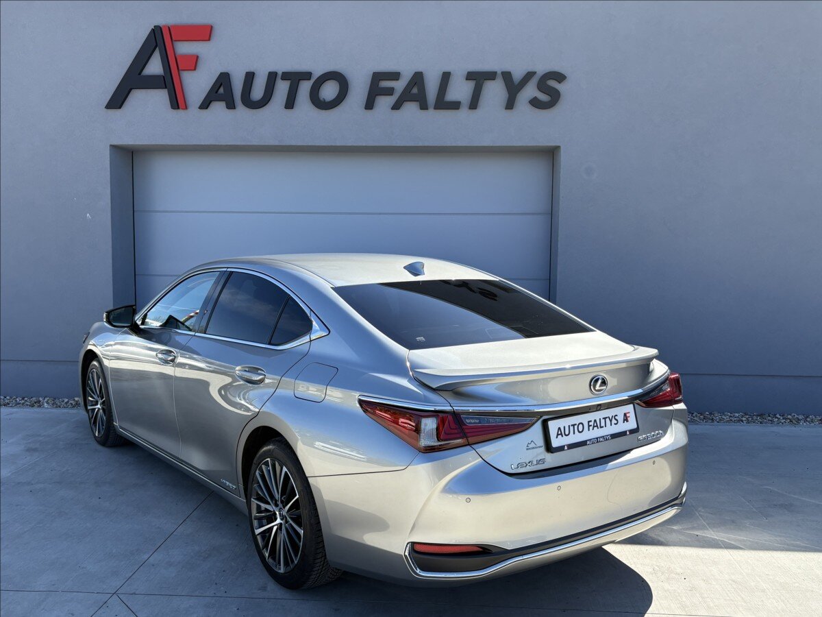 Lexus ES 300h Sedan / Limuzína 2,5 l 131 kw