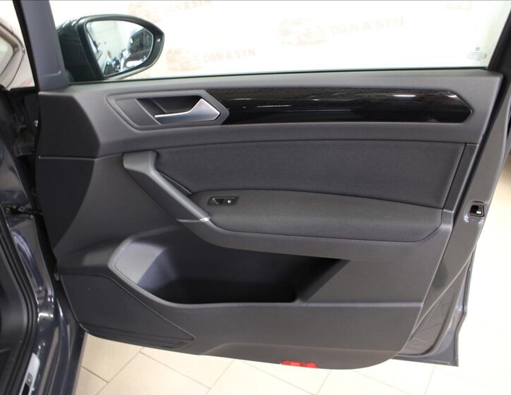 Volkswagen Touran SUV / Terénní 1,2 l 81 kw