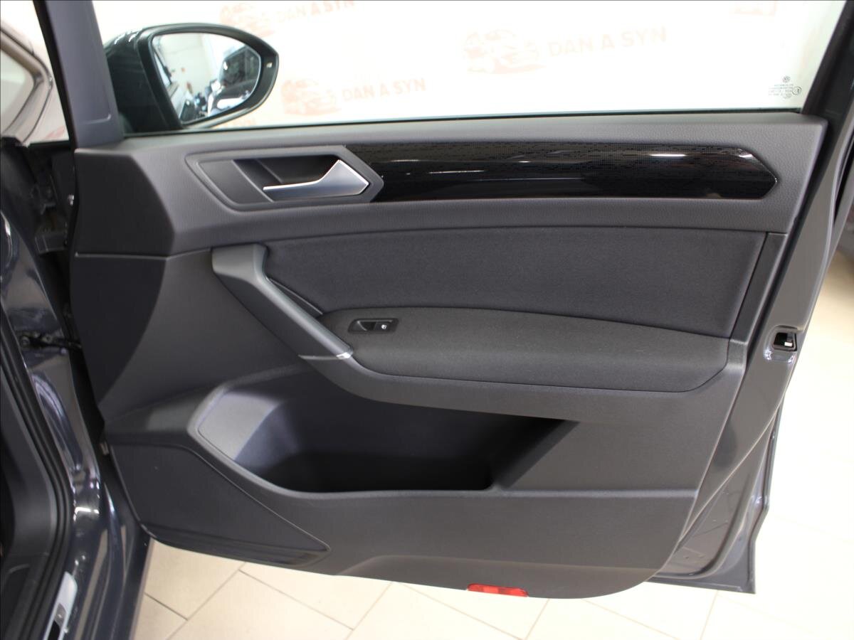 Volkswagen Touran SUV / Terénní 1,2 l 81 kw