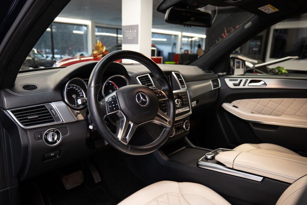 Mercedes-Benz GL SUV 4,7 l 320 kw