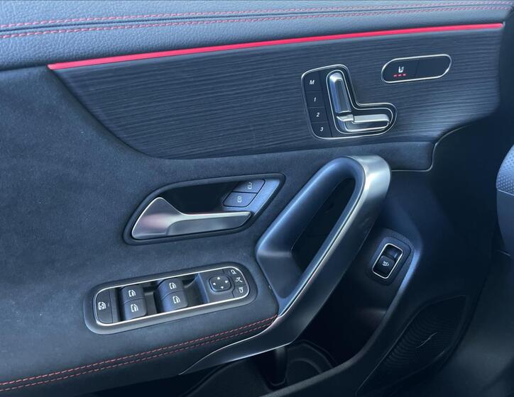 Mercedes-Benz CLA 12