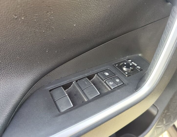 Toyota RAV4 SUV / Terénní 2,5 l 163 kw