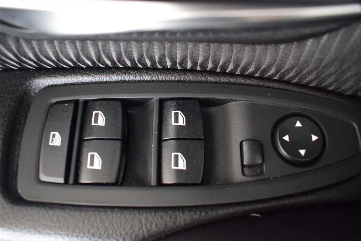 BMW Řada 3 Sedan / Limuzína 1,6 l 100 kw